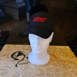 Casquette Noire logo STI rouge
